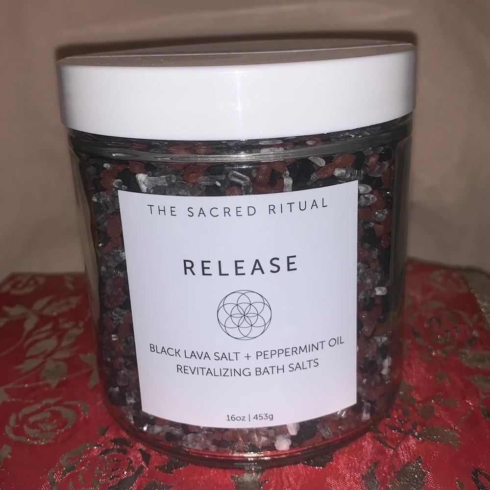 The Sacred Ritual Release Black Lava Salt + Peppermint Oil Bath